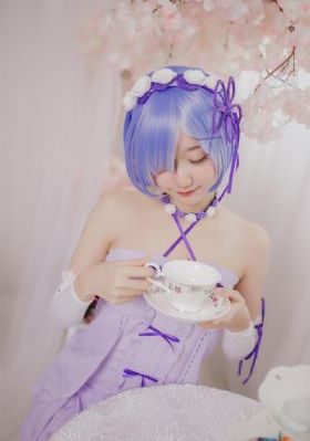 欧美黑白颓废头像_BD国语电影完整版在线观看